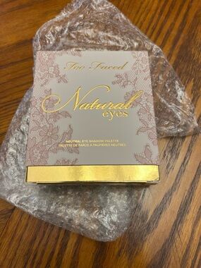 Too Faced Natural Eyes Palette - Pink Lace & Gold Accents